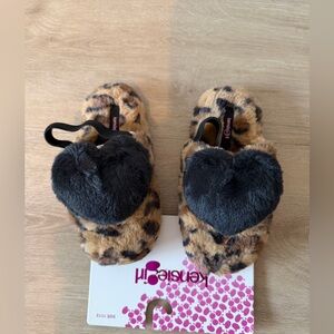 Kensie girl Leopard Print Slippers with Black Heart size 11/12. Kids shoes